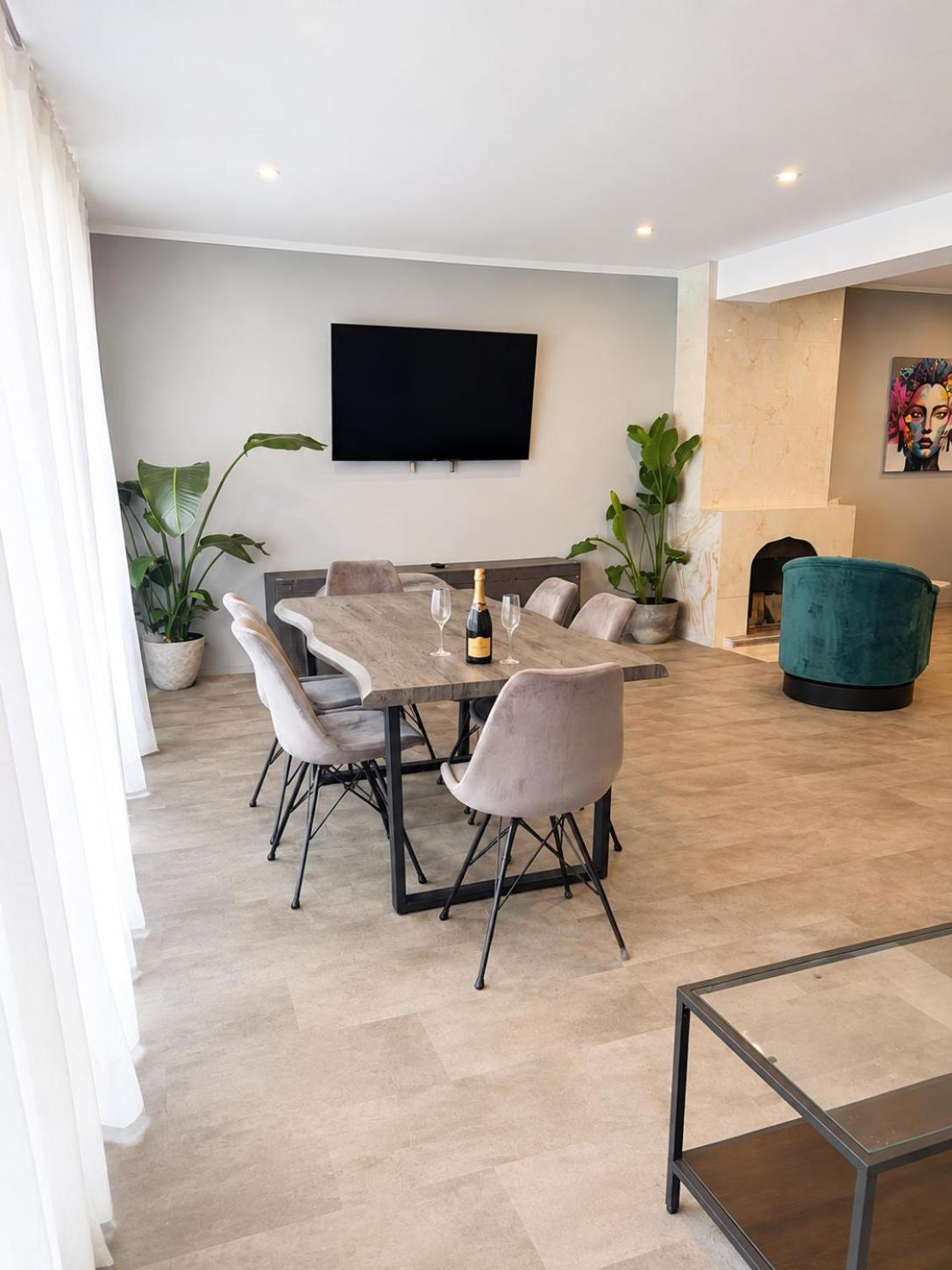 Essplatz und Wohnbereich – Altstadt Living Deluxe